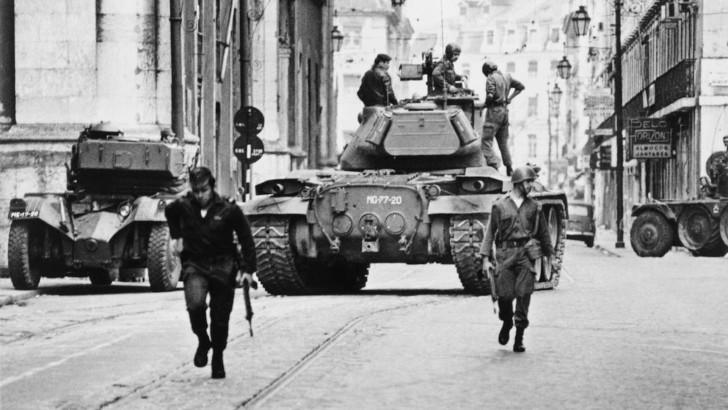 « La Révolution des Œillets »